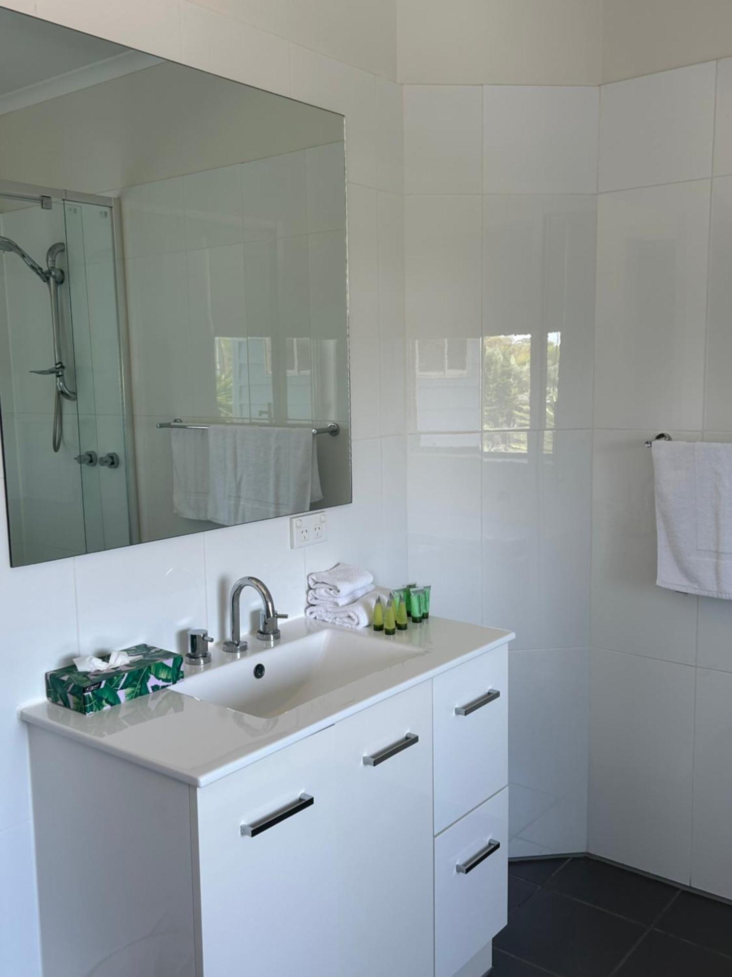 Portarlington Beach Motel Екстер'єр фото